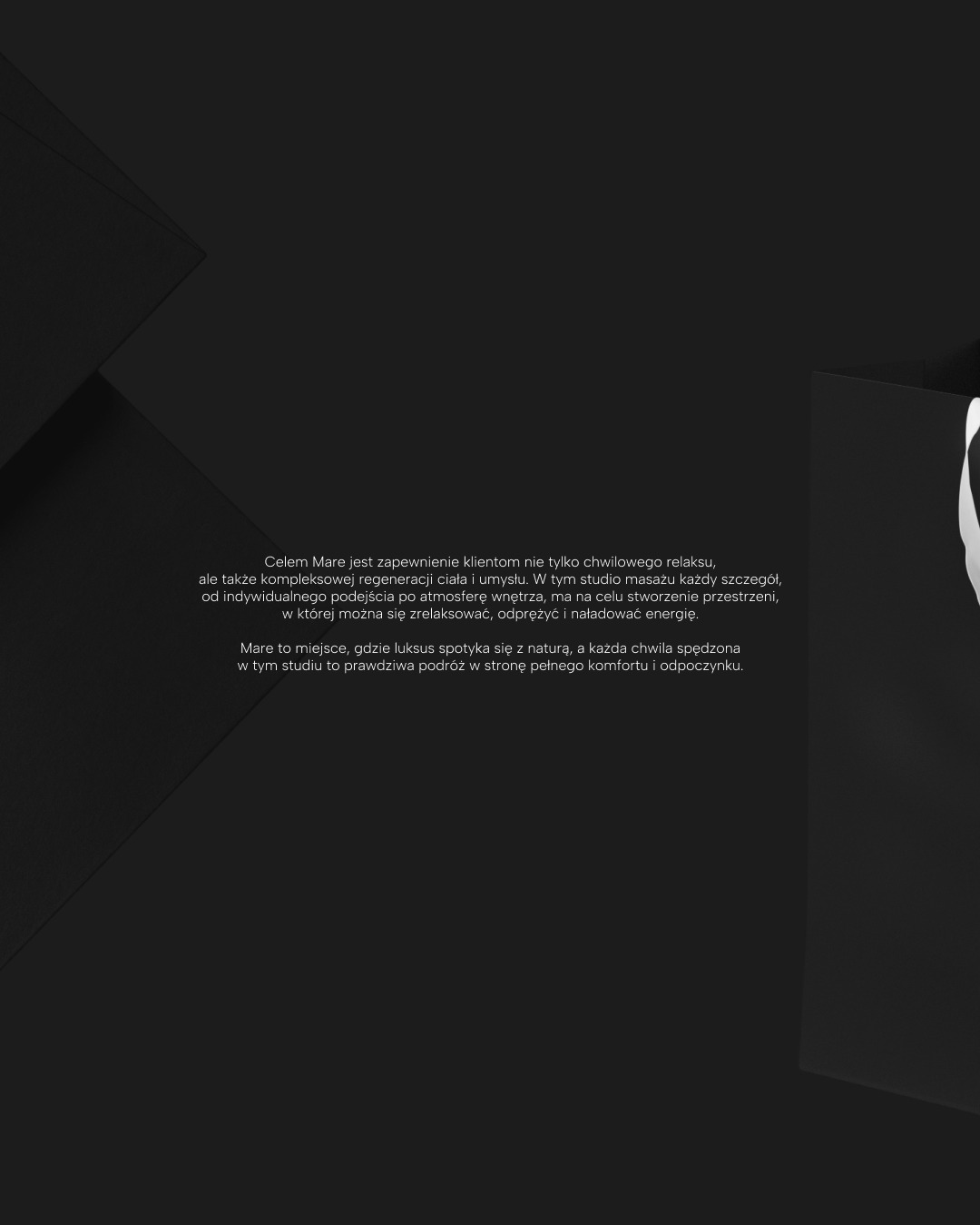 Minimalistyczny, ciemny motyw graficzny z tekstem o relaksie i regeneracji w studio masażu Mare, z elementami geometrycznymi i subtelnym światłem.