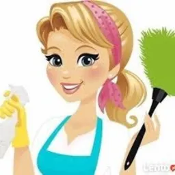 Karykaturalna blondynka z różową opaską na włosach, w żółtych rękawiczkach, trzymająca butelkę ze spryskiwaczem i zieloną miotełkę do kurzu.