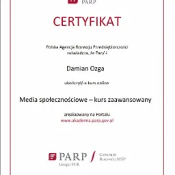 Certyfikat ukończenia kursu online z zakresu mediów społecznościowych, wydany przez Akademię PARP dla Damiana Ozgi.