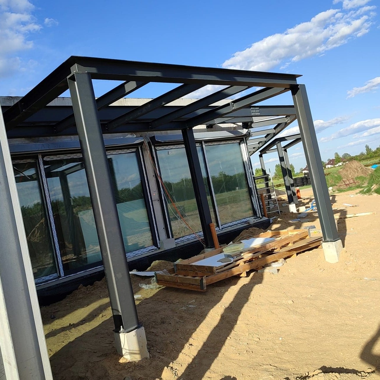 Montaż konstrukcji stalowej