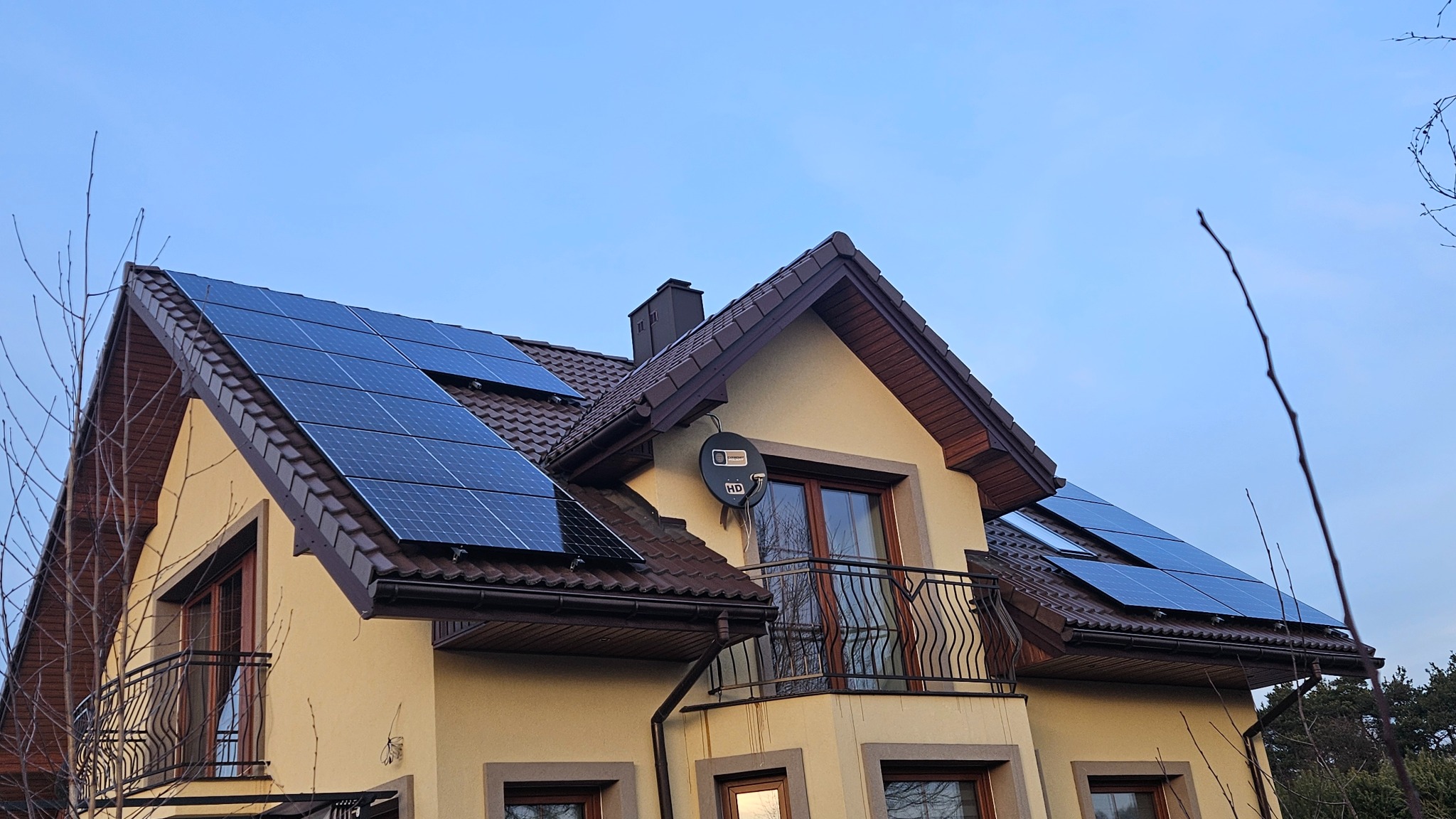 instalacja na dachówce betonowej 18x475Wp