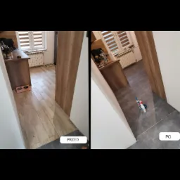 Porównanie podłogi przed i po ułożeniu paneli: po lewej panele drewnopodobne, po prawej szare płytki. Widoczne tuby z silikonem. Ujęcie z perspektywy wejścia do pomieszczenia.