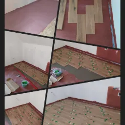 Montaż podłogi z płytek imitujących drewno w pomieszczeniu, widoczne etapy prac: przygotowanie podłoża, układanie płytek z użyciem krzyżyków dystansowych, oraz częściowo ułożona podłoga.