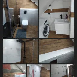 Wnętrze łazienki na poddaszu z drewnopodobnymi i białymi płytkami, czarną armaturą, kabiną prysznicową typu walk-in, toaletą, umywalką z szafką i pralką; widoczne także etapy prac wykończeniowych...