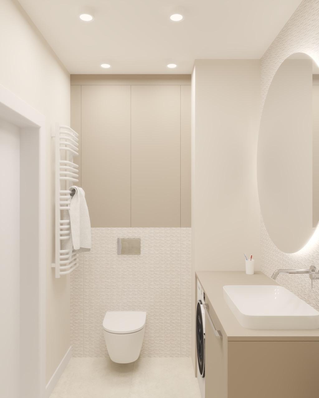 Jasna łazienka z owalnym lustrem, wiszącą toaletą i zabudową meblową w odcieniach beżu. Minimalistyczny design z subtelnym wzorem na ścianie i podświetleniem lustra.