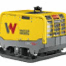 Żółto-szara ubijarka wibracyjna Wacker Neuson na białym tle, widok z lekko podniesionej perspektywy.