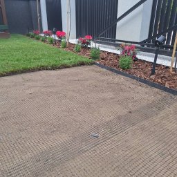 MK Usługi ogrodnicze Mariusz Koćmik - Układanie trawy z rolki