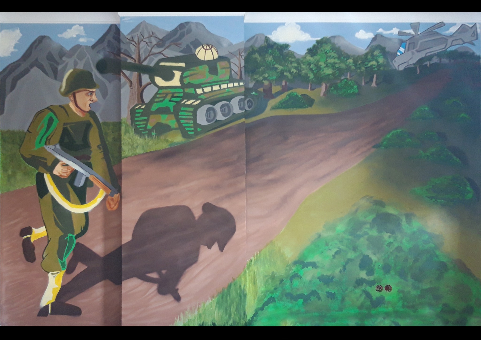 Ręcznie malowana scena bitewna z żołnierzem biegnącym z karabinem, czołgiem i helikopterem na tle gór i lasów.