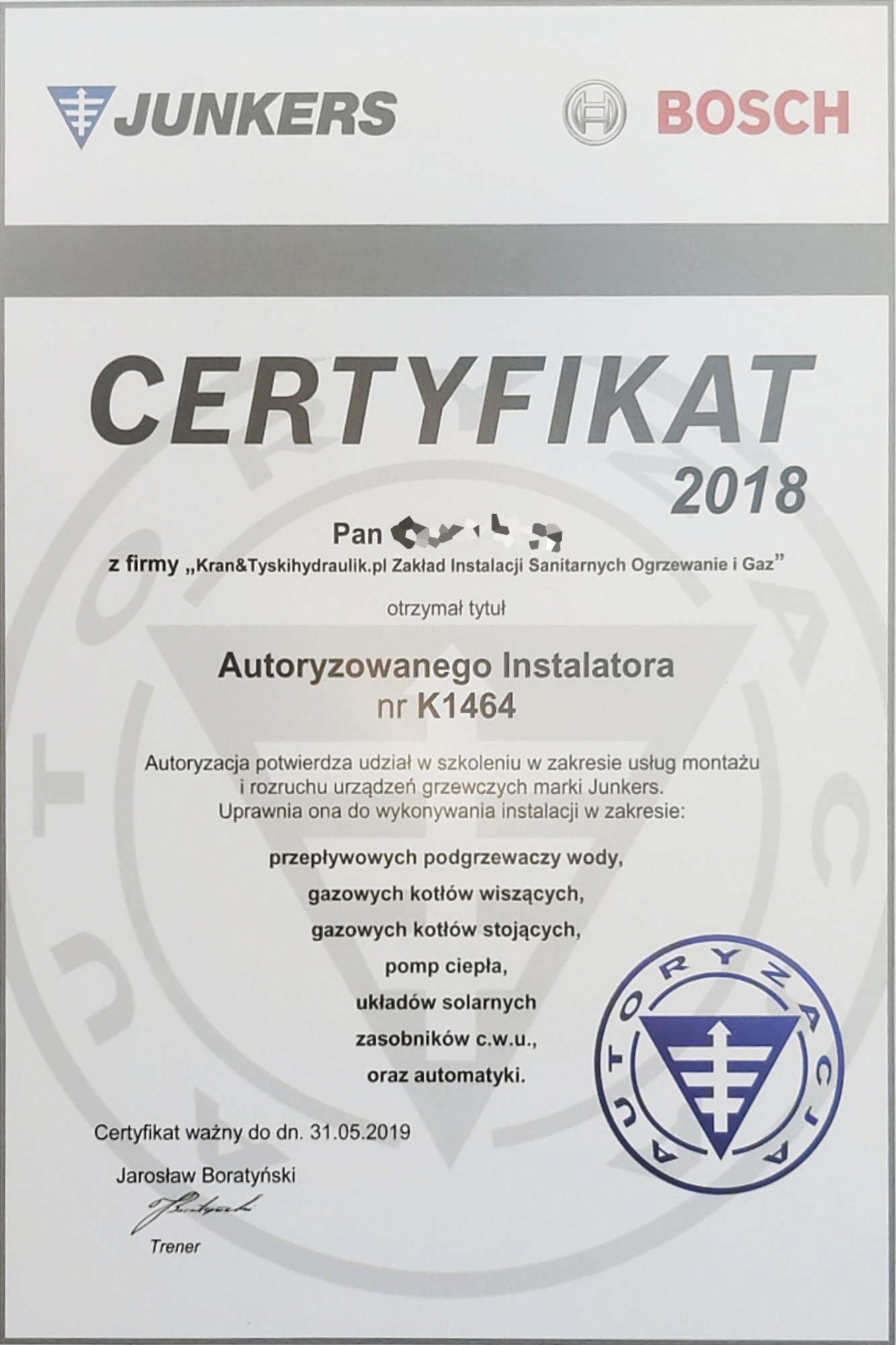 Certyfikat autoryzacji instalatora Junkers i Bosch z 2018 roku, uprawniający do montażu przepływowych podgrzewaczy wody, kotłów gazowych, pomp ciepła i układów solarnych.