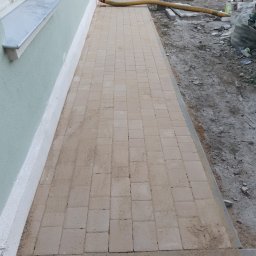 Układanie kostki brukowej Turek 1