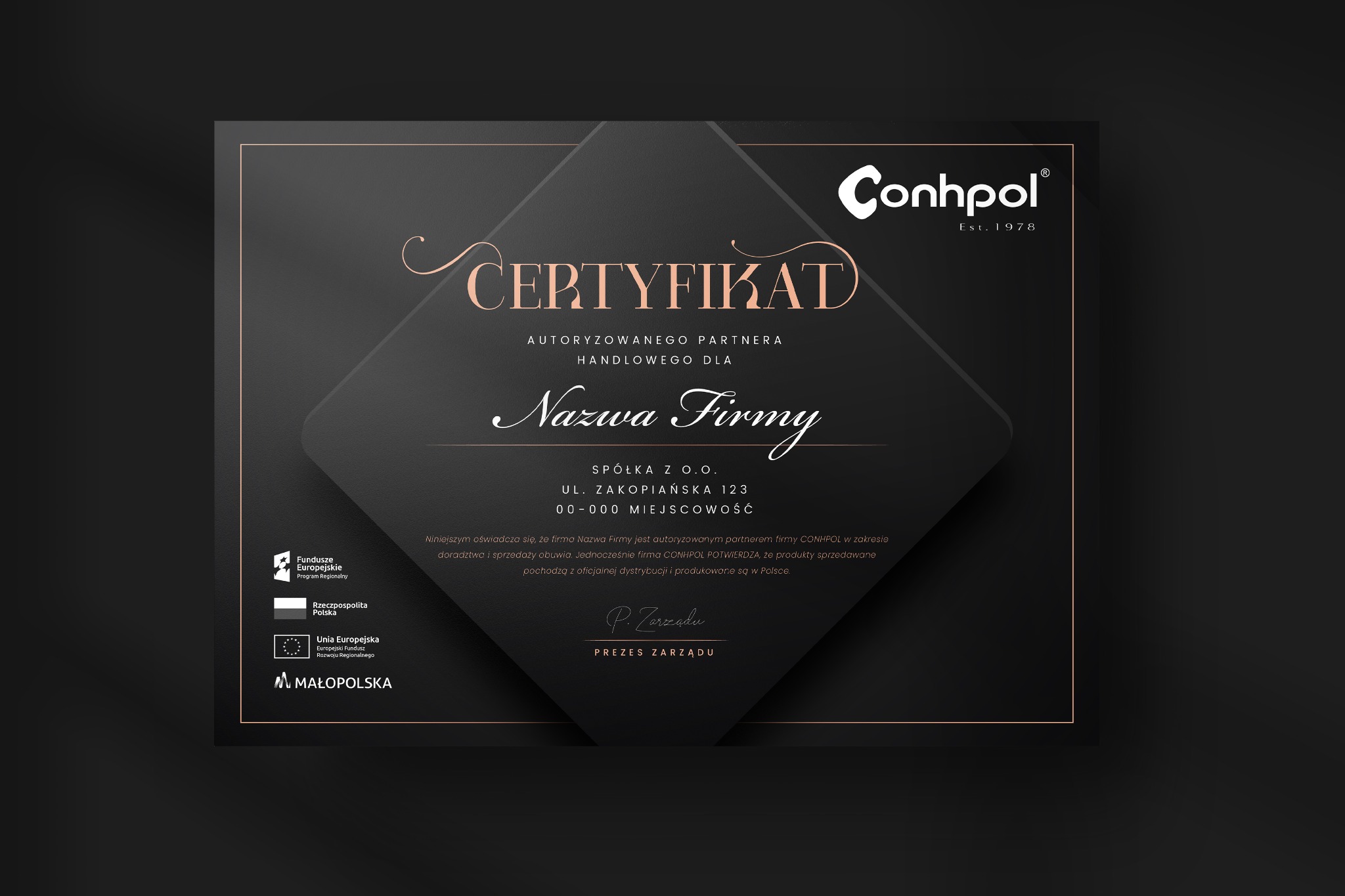 Elegancki certyfikat autoryzowanego partnera handlowego na czarnym tle z elementami w kolorze złota, widoczne logo firmy Conhpol oraz logotypy Funduszy Europejskich i Rzeczpospolitej Polskiej.