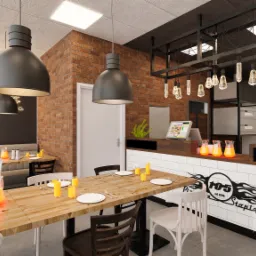 Wnętrze pizzerii z ceglaną ścianą, drewnianymi stołami z napojami w dzbankach i szklankach, nowoczesnym oświetleniem, logiem pizzerii na ścianie i ladzie oraz widocznym piecem do pizzy w tle.