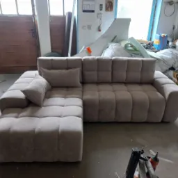 Meble tapicerowane na zamówienie. Narożnik z funkcją spania,na sprężynach