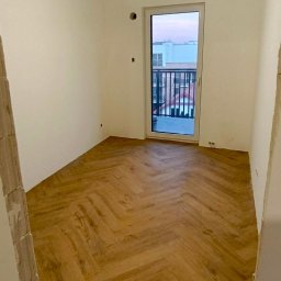 Panel Winylowy klejony w jodełkę.