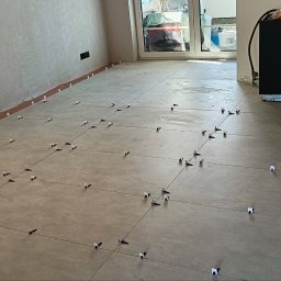 P.W.Complex - Płytki 120x60 układane z systemem wyrównującym.