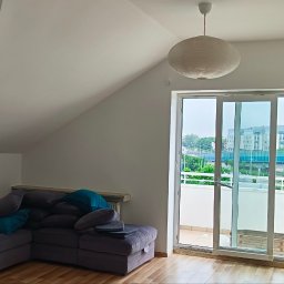 P.W.Complex - Odświezone mieszkanie, klient zażyczył sobie tylko malowanie i lakierowanie podłóg.