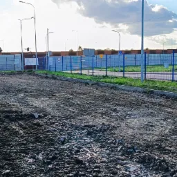 Korytowanie i przygotowanie podłoża pod kostkę brukową.