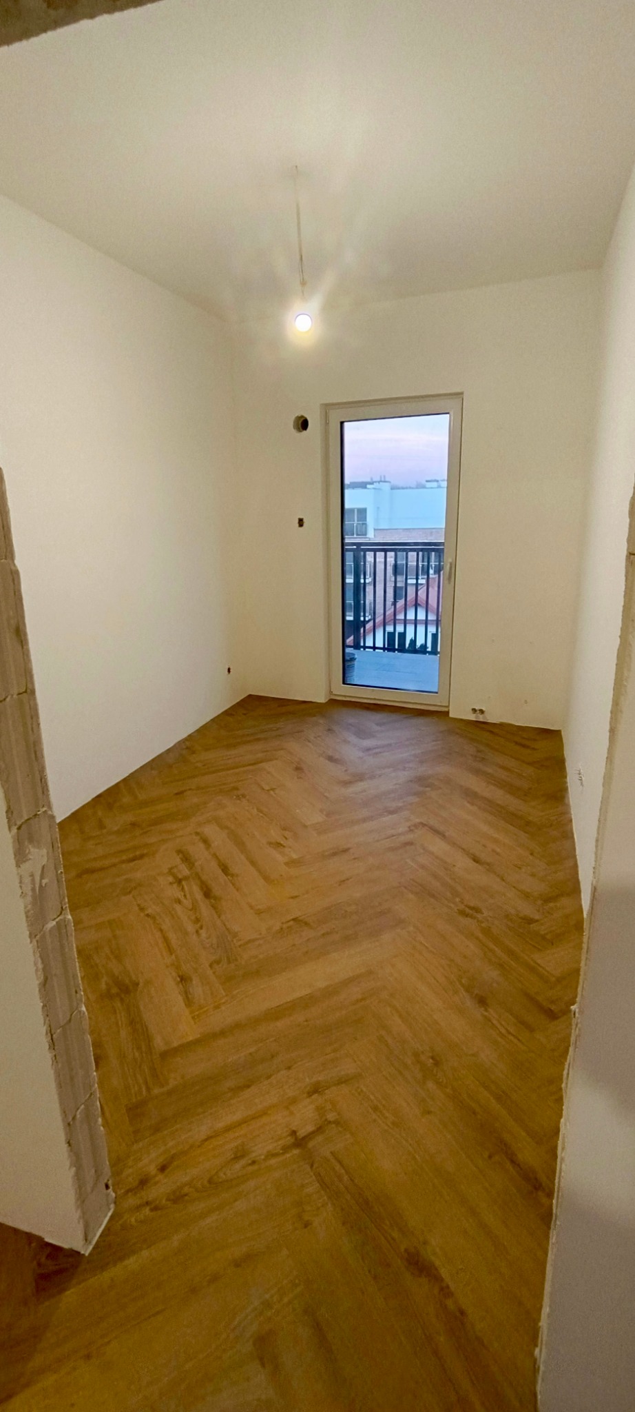 Panel Winylowy klejony w jodełkę.