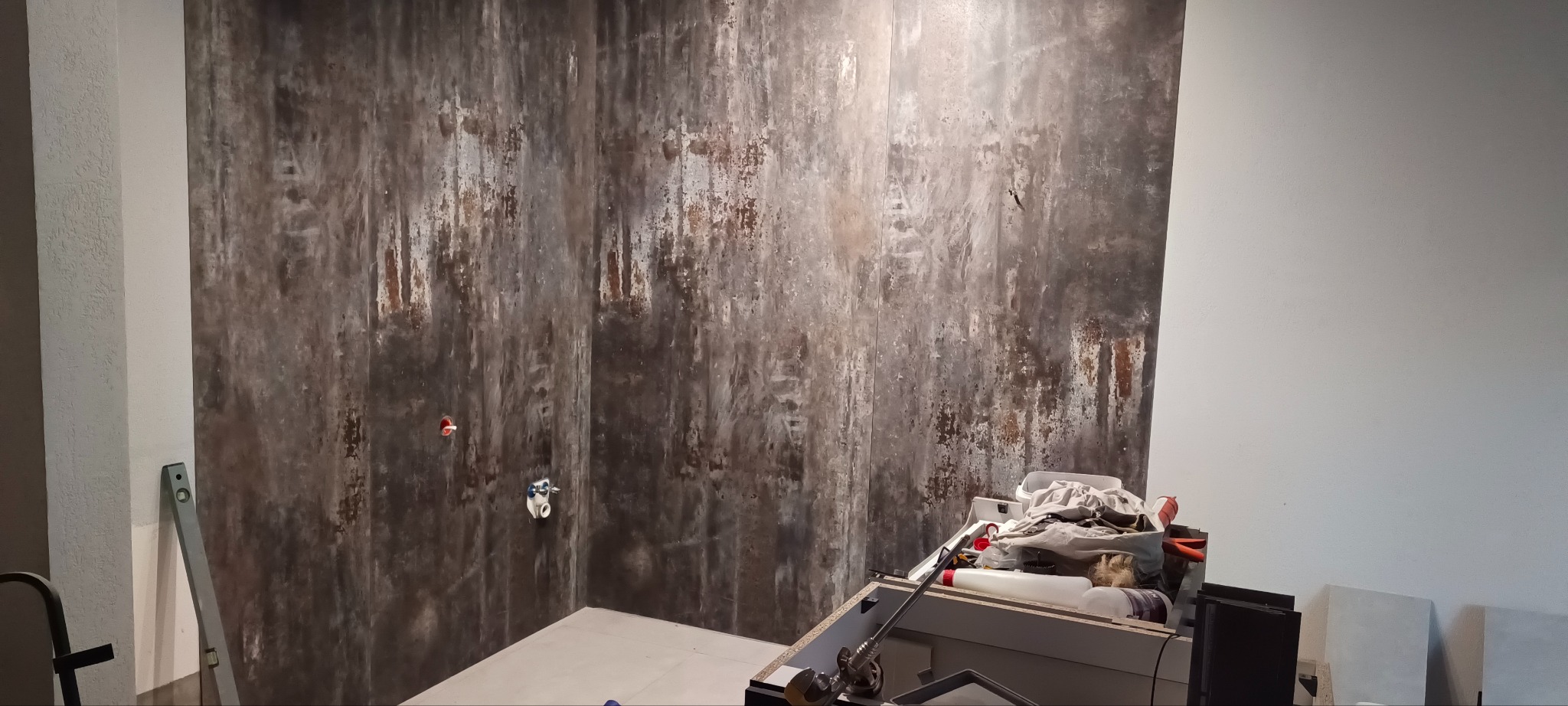 Klejenie płyt PCV w kuchni .