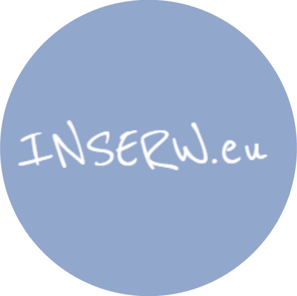 Logo firmy INSERW.eu w formie białego napisu odręcznego na błękitnym okręgu.