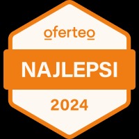 Pomarańczowa odznaka Oferteo 'Najlepsi 2024' na czarnym tle, symbolizująca wyróżnienie firmy w danym roku.