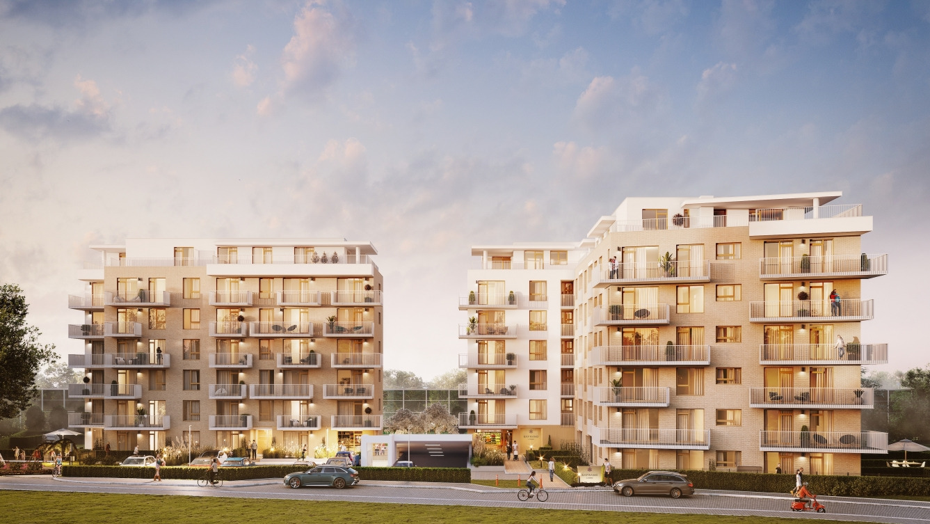 Nowoczesne apartamentowce z balkonami, jasna elewacja, osoby na balkonach, zieleń, samochody i rowerzyści na ulicy w słoneczny dzień. Architektura mieszkaniowa.