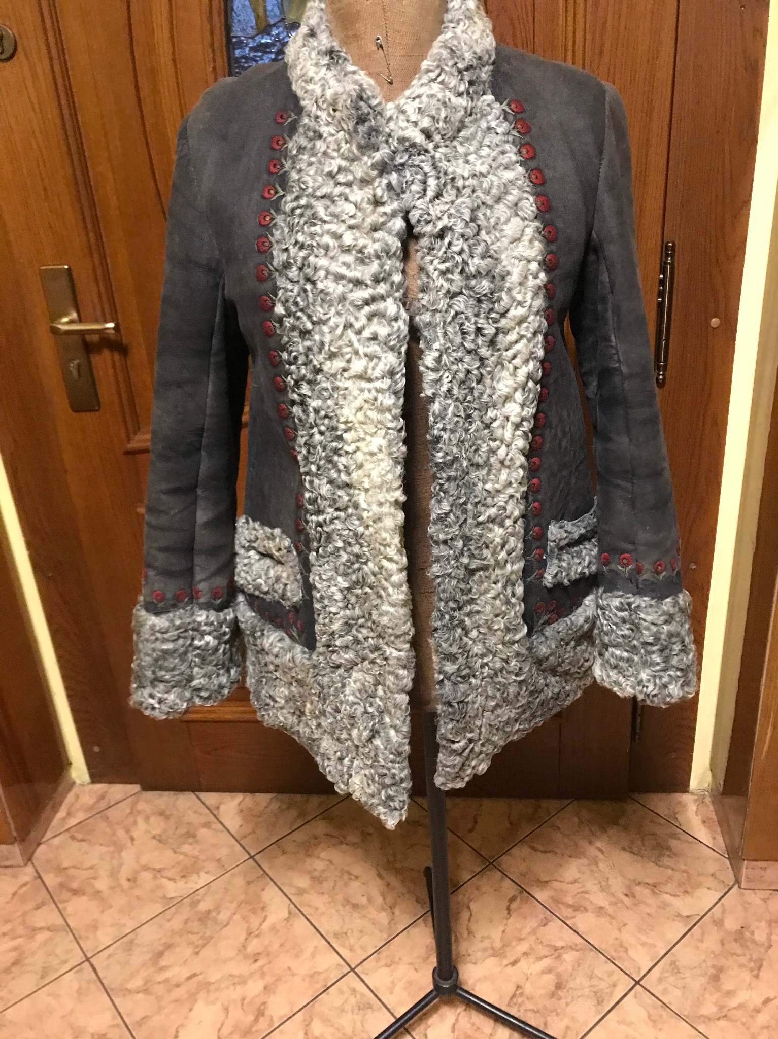 100 letni kozuch po odnowieniu praca wykonywana wysyłka drzwi do drzwi