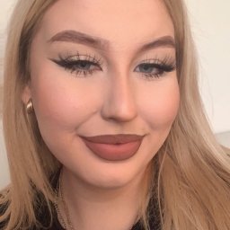 Mam 18 lat, uczę się zaocznie. Mam duże doświadczenie w kelnerstwie i w pracy z dziećmi. Jestem chętna do każdego typu prac.