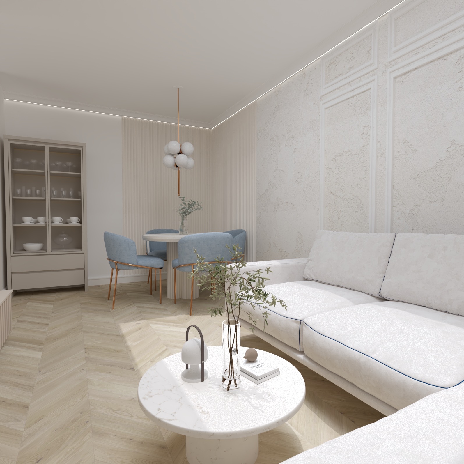 Jasne wnętrze: biała sofa z niebieską lamówką, marmurowy stolik kawowy z dekoracjami, stół z krzesłami i witryna. Parkiet w jodełkę, dekoracyjne panele ścienne.