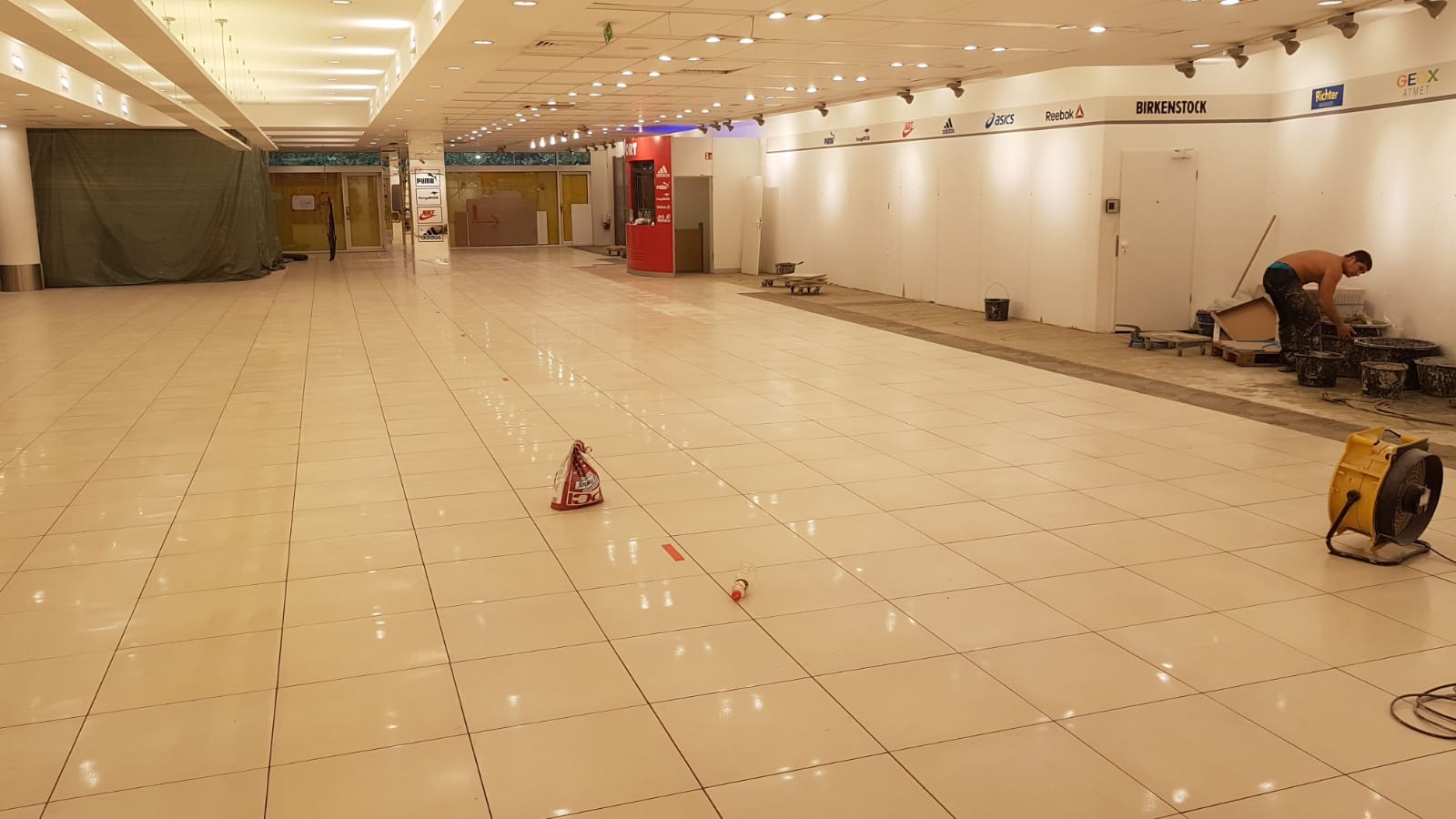 Sklep Siemes Schue Center w Bergisch Gladbach