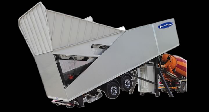 Mobilna betoniarnia z podajnikiem, widoczny pomarańczowy betonomieszalnik w tle, na czarnym tle.