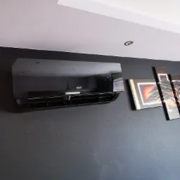 AUX - J-Smart 3,5kW w kolorze czarnym .