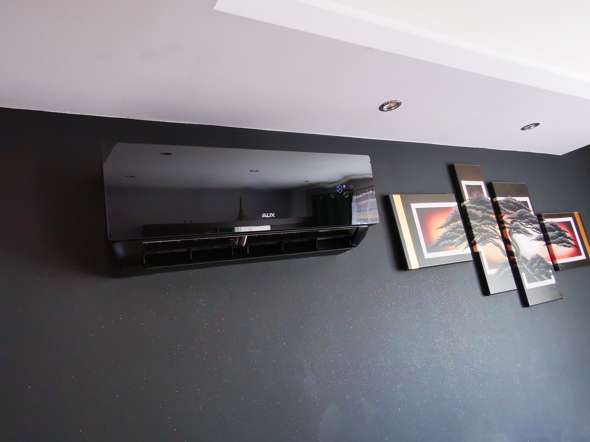 AUX - J-Smart 3,5kW w kolorze czarnym .