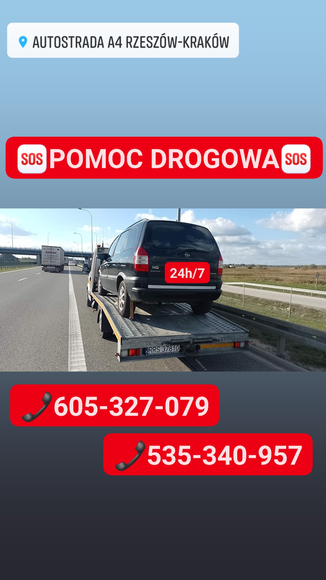 Czarny Opel Zafira 50 z naklejką 24h/7 na lawecie pomocy drogowej na autostradzie A4 Rzeszów-Kraków, widoczne numery telefonów kontaktowych.