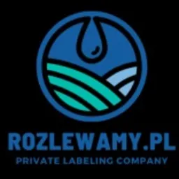 Niebiesko-turkusowe logo z kroplą wody i stylizowanymi falami na ciemnym tle, poniżej napis ROZLEWAMY.PL i PRIVATE LABELING COMPANY.
