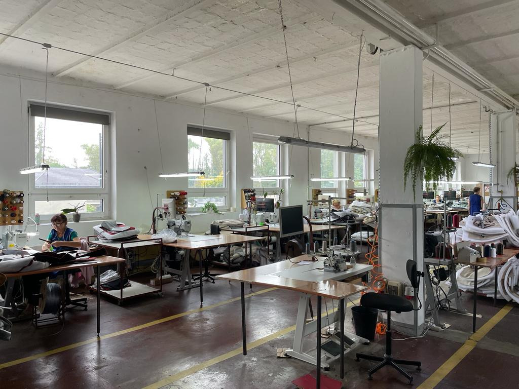 Posiadamy maszyny DA - łącznie 40 stebnówek oraz dwuigłówki płaskie i słupowe