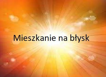 Rozmyte tło w odcieniach pomarańczy i czerwieni z centralnym białym rozbłyskiem światła i napisem 'Mieszkanie na błysk' w kolorze czarnym.