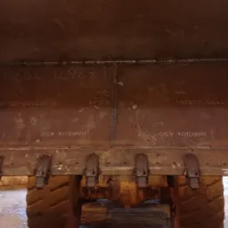 Wymiana podłogi w łyżce ładowarki