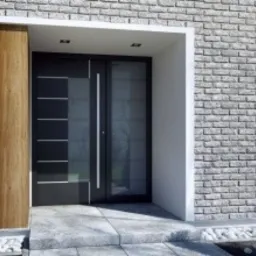 Nowoczesne wejście do domu z czarnymi drzwiami z przeszkleniami, obok drewniana okładzina ściany i fragment elewacji z jasnej cegły.