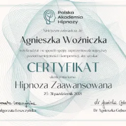 Certyfikat ukończenia kursu Hipnozy Zaawansowanej wydany przez Polską Akademię Hipnozy dla Agnieszki Woźniczki, podpisany przez Małgorzatę Leszczyńską i Agnieszkę Gębusię, datowany na 25-31...