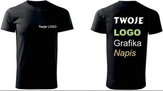 Czarna koszulka z nadrukowanym napisem 'Twoje Logo' z przodu i tekstem 'Twoje Logo Grafika Napis' z tyłu, prezentacja możliwości nadruku.
