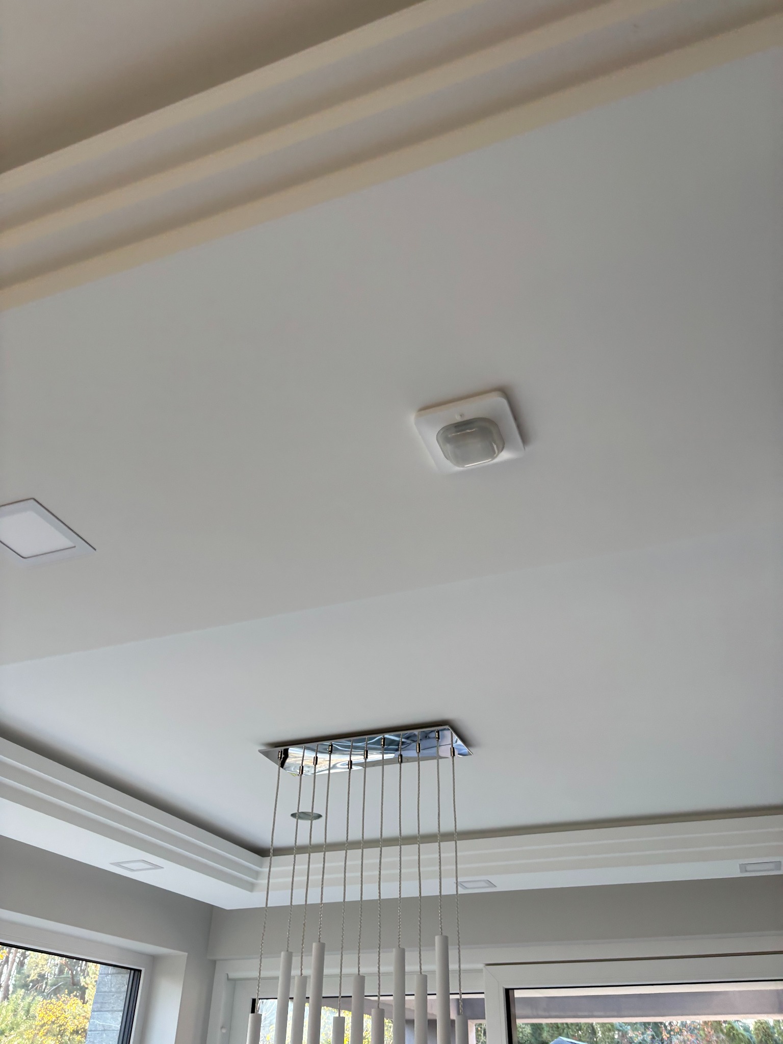 Czujnik obecności KNX firmy Siemens.