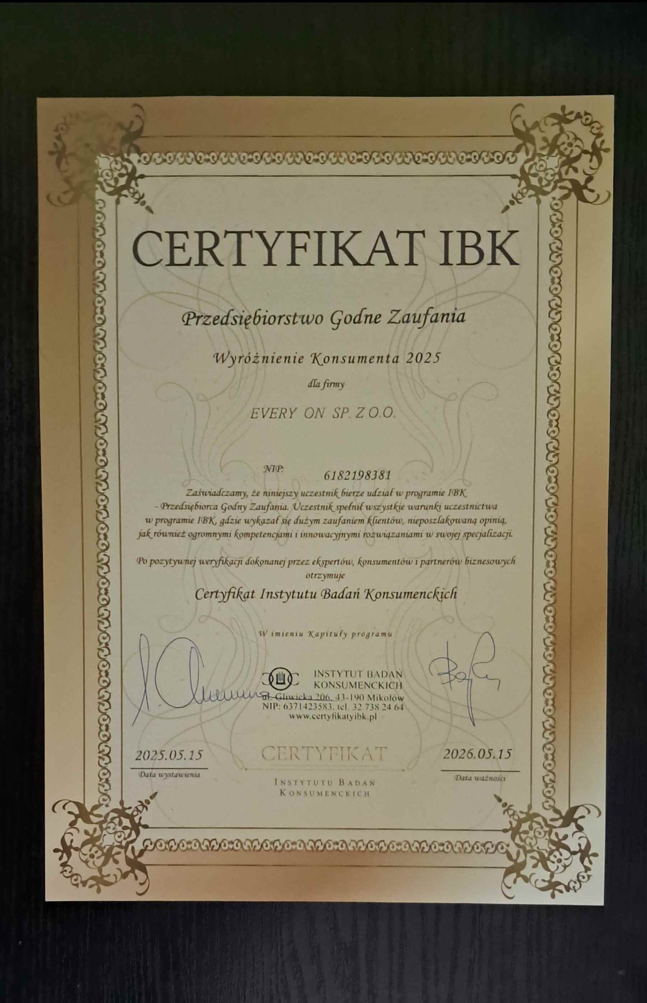 Certyfikat IBK 'Przedsiębiorstwo Godne Zaufania' dla firmy EVERY ON SP. Z O.O. z datą ważności 2026.05.15. Dokument Instytutu Badań Konsumenckich.