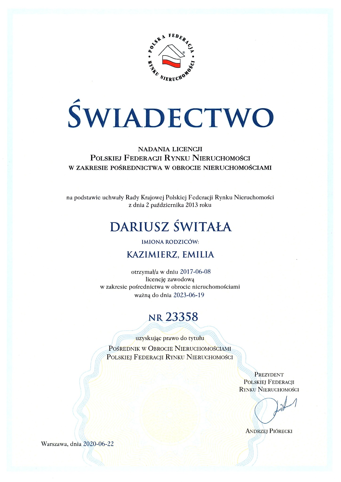 Skan świadectwa nadania licencji pośrednika w obrocie nieruchomościami Dariusza Świtały, wydanego przez Polską Federację Rynku Nieruchomości, z datą ważności do 2023-06-19.
