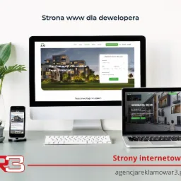 Prezentacja responsywnego projektu strony internetowej dla dewelopera na monitorze, laptopie i smartfonie, z roślinami doniczkowymi w tle.