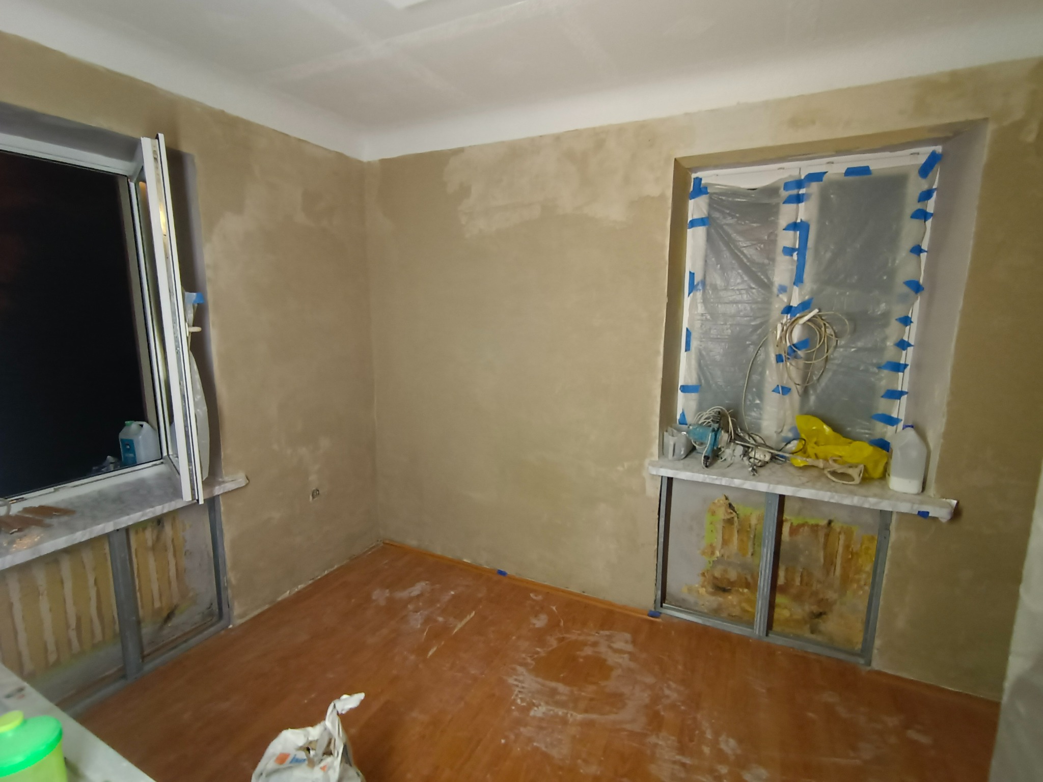 Przeróbki elektryczne - Tynkowanie