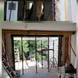 Usługi Budowlane DAWID BOSZKE - Przebudowa kamienicy w trakcie: widok na otwór okienny z podtrzymującymi stemplami, cegły i pustaki. Na zewnątrz zieleń. Gdańsk.