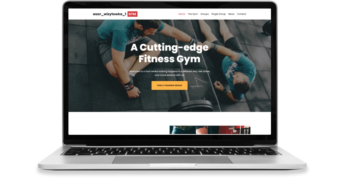 Laptop wyświetlający stronę internetową siłowni z dwoma mężczyznami ćwiczącymi na tle, hasłem 'A Cutting-edge Fitness Gym' i przyciskiem 'Find a Training Group'.