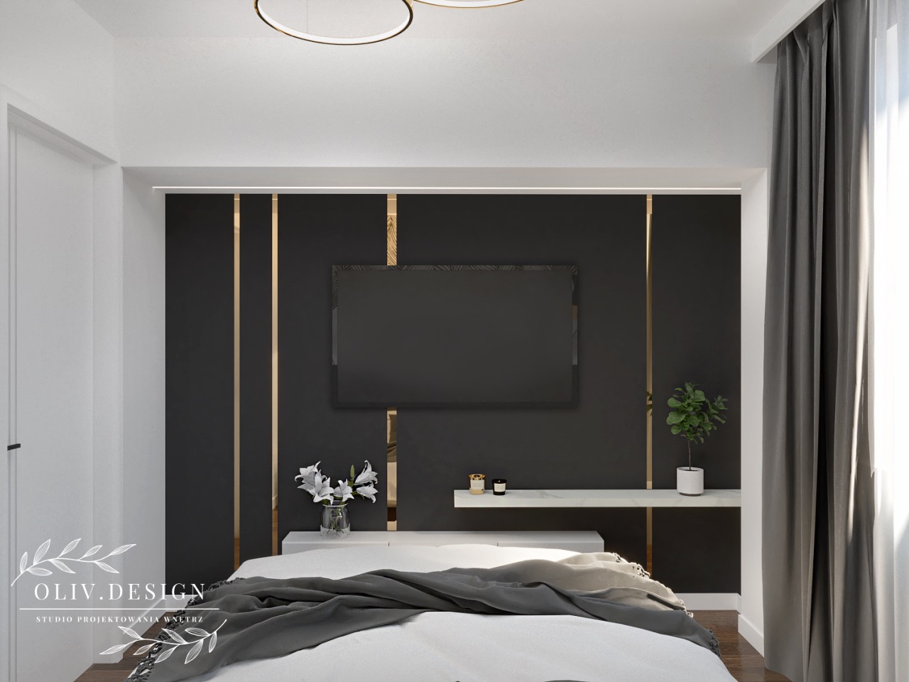 Nowoczesna sypialnia z czarną ścianą akcentową, złotymi pionowymi paskami, telewizorem, białymi kwiatami w wazonie, rośliną doniczkową, szarymi zasłonami i minimalistycznym oświetleniem sufitowym.