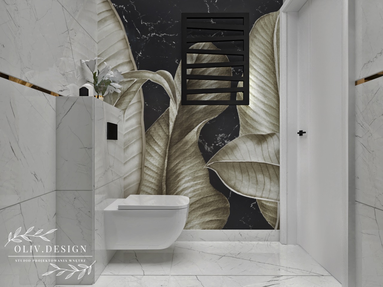 Nowoczesna łazienka z marmurowymi płytkami, wiszącą toaletą, czarnym grzejnikiem drabinkowym i tapetą w motywy liści, akcentowana złotymi listwami.